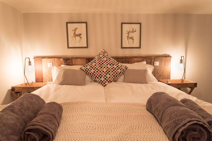 เฟอร์นิเจอร์และเครื่องนอนหรูหรา