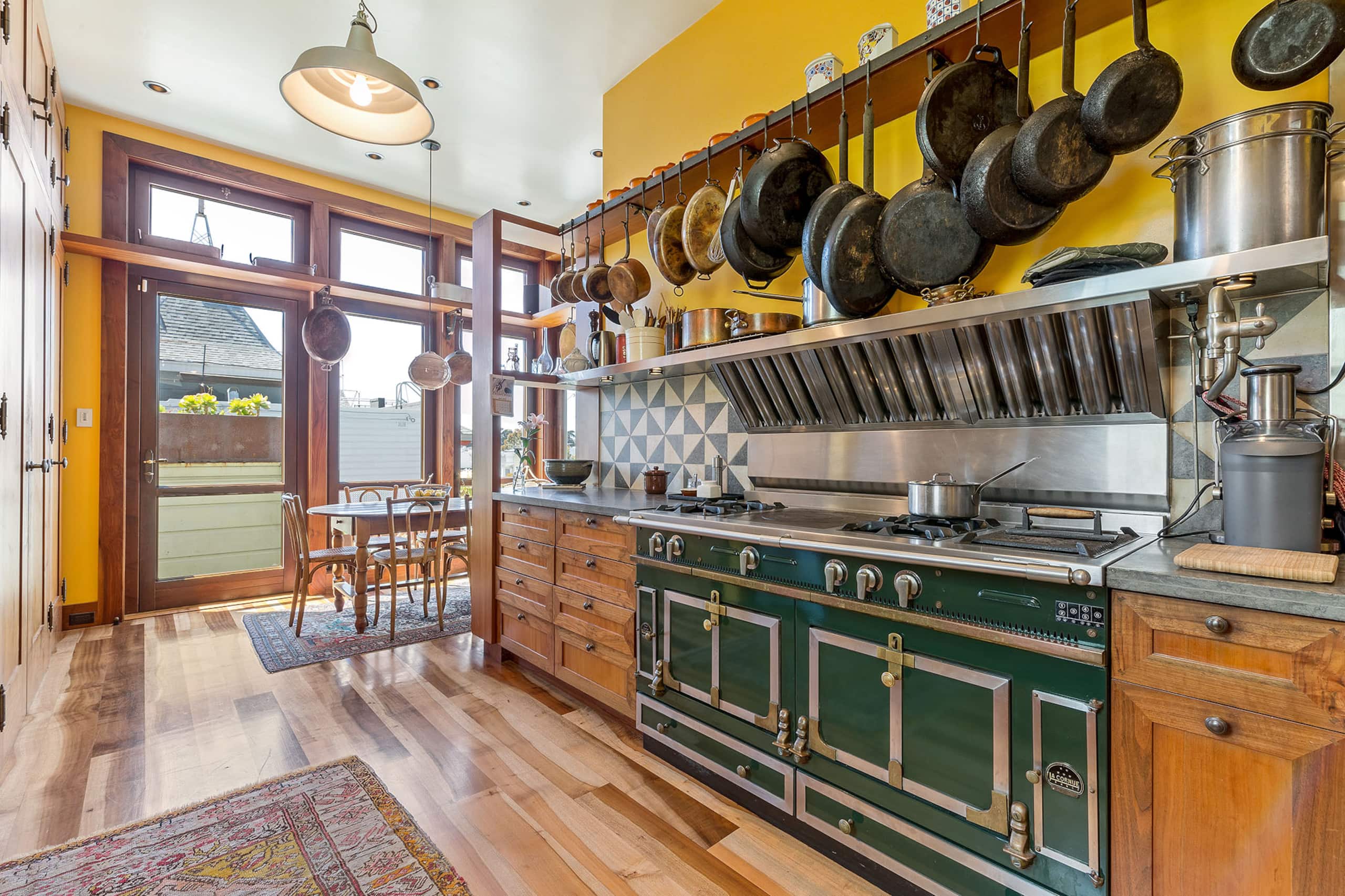 Condo in San Francisco · ★4.96 · 3 bedrooms · 3 beds · 1 bath - Image 1