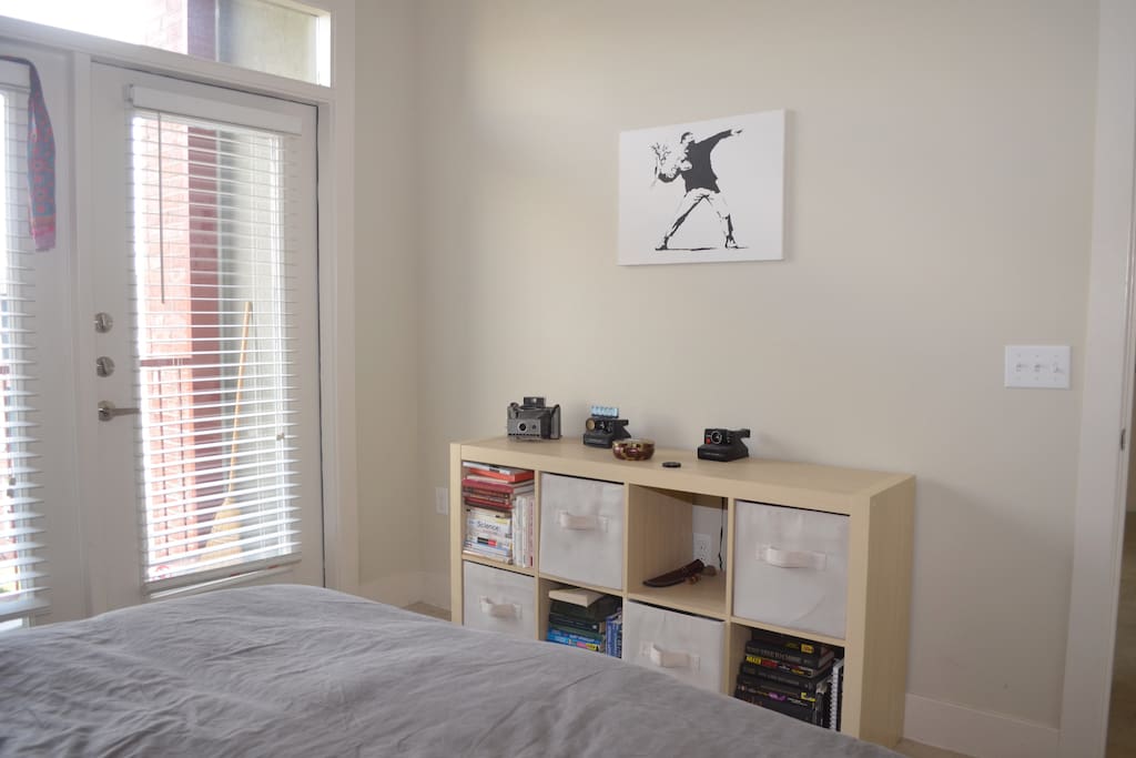 Minimalist bedroom decor