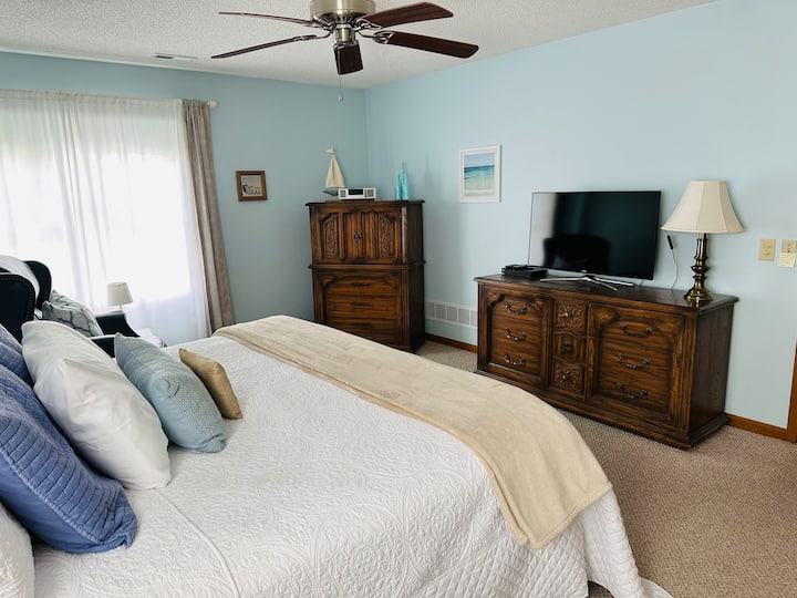 Master bedroom with king bed, leather recliner, 2 dressers and closet.

40” Samsung Smart TV with ROKU stick, DVD player. 

*Use the roller shades over the windows to darken the room for ideal sleeping.

All bedding/linens provided.