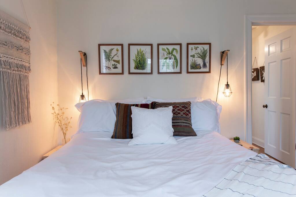 Guest room #2 - Queen size bed, dresser