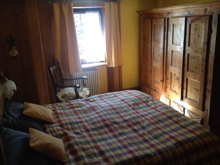 Dvojlôžková izba s manželskou poste