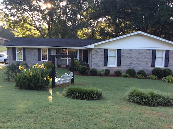 Stylish 2 BR/1 BA Apartment. High Speed Apartments for Rent