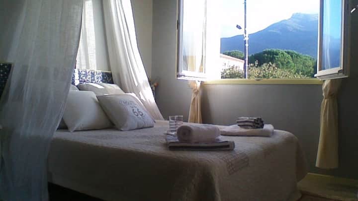 3号卧室，带床天空。清晰朝南的景色，面朝Piz du Neoulous ！储藏室。 Peignoirs pour le spa ！ Clim Neuve ！
 
伦敦3号卧室，配有遮阳双人床。面向南方的开放景观！
衣柜。水疗浴袍！全新空调！