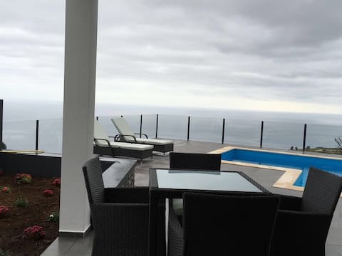Top Airbnb: Villa Por do Sol heated swimming pool and jacuzzi em Estreito Da Calheta