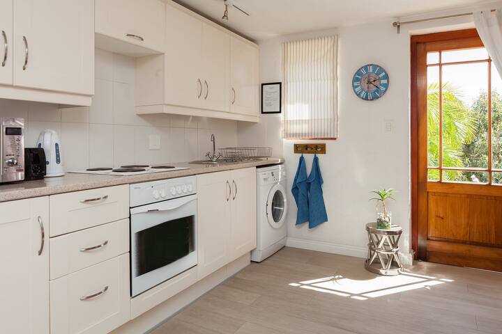 Garden Apartment, Llandudno – 3 mins walk to beach gallery image 4