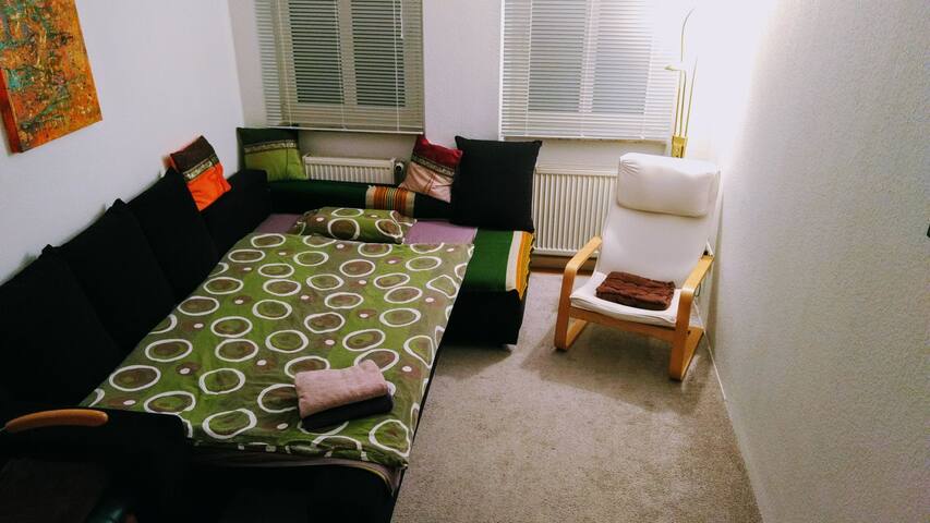 Gemütliches Zimmer nähe U-Bahn. 5min zum Zentrum!