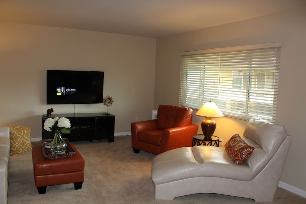 Living Room w/comfortable seating