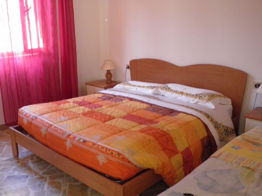 Camera matrimoniale con la possibilità di aggiungereci il 5° letto o lettino da campeggio