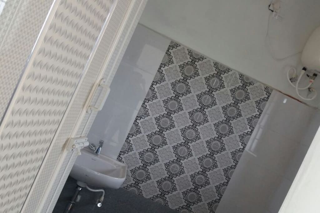 ATTACHED TOILET