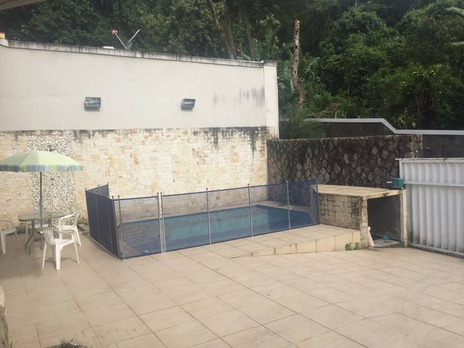 PISCINA VISTA LATERAL C/ REDES DE PROTEÇÃO REMOVIVEL