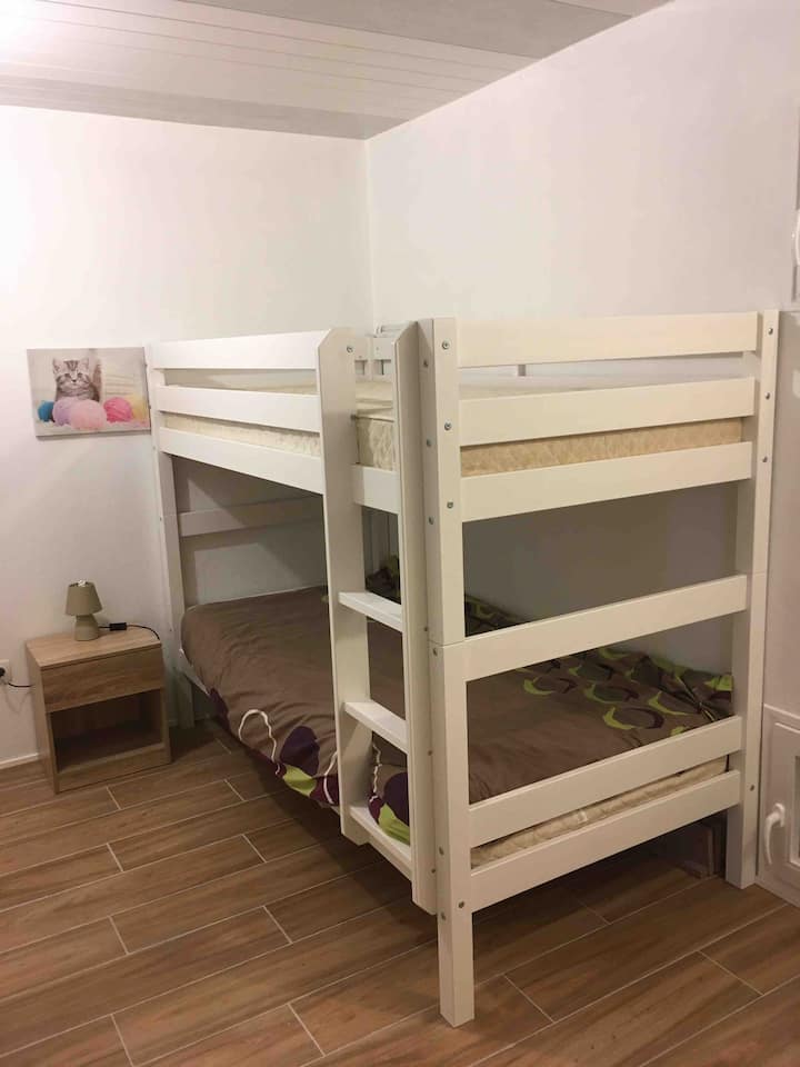 Kitanda cha ghorofa cha tangazo 