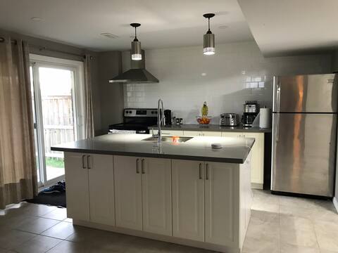 Beautiful Bright Basement Apartment