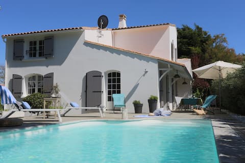 Villa with pool, cls to sandy beach