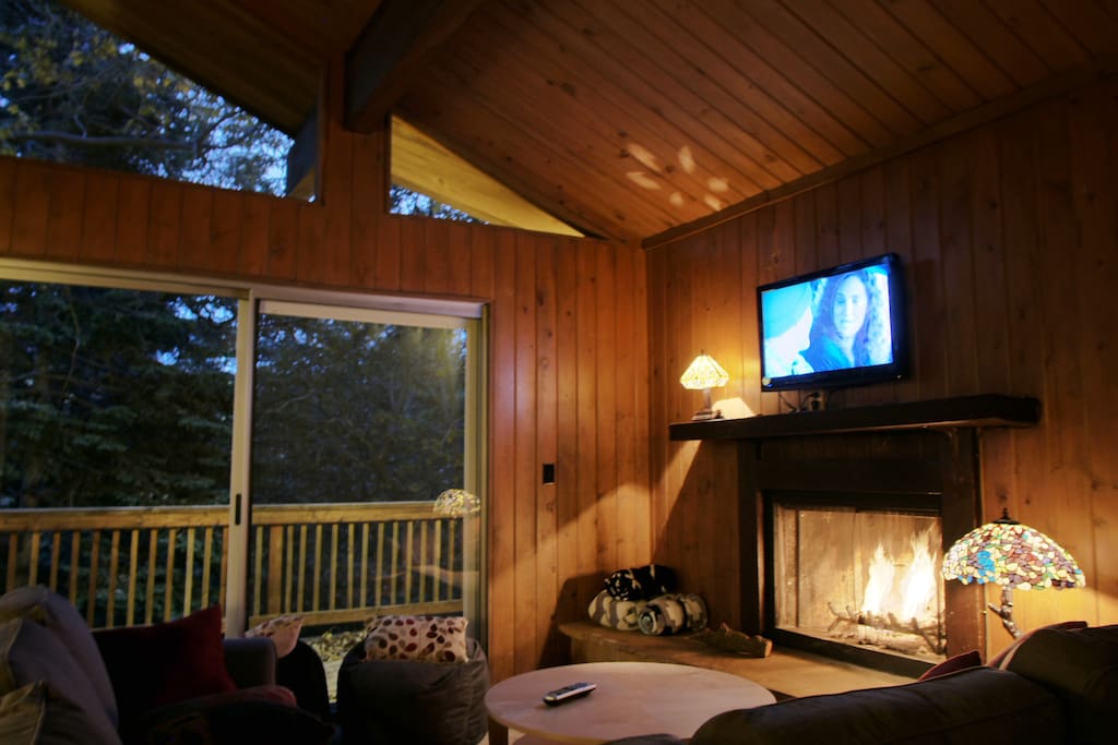 Equipped with fireplace, highspeed WiFi and CableTV, not that you will need that being out skiing all day.. but just in case.