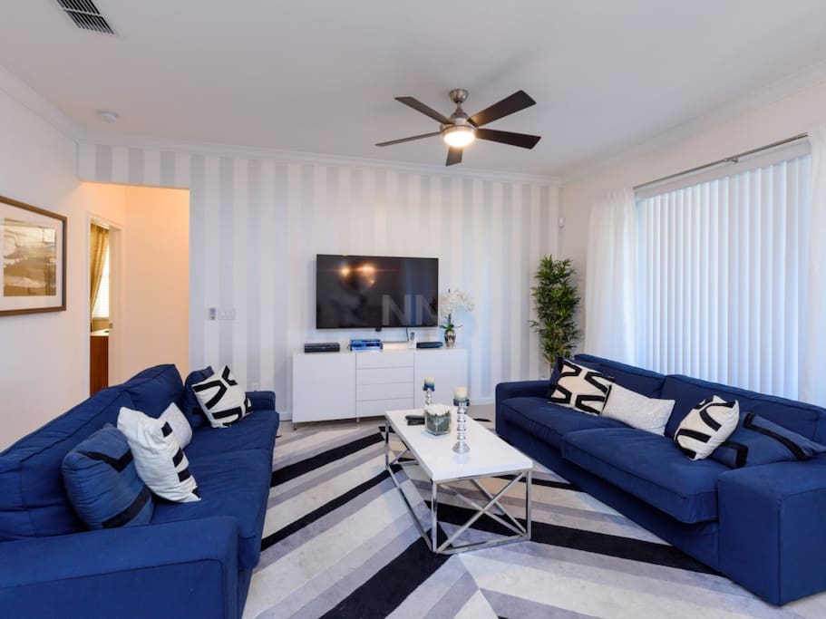 Dining Table,Furniture,Table,Indoors,Room