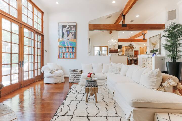 Exquisite Malibu Paradise gallery image 3