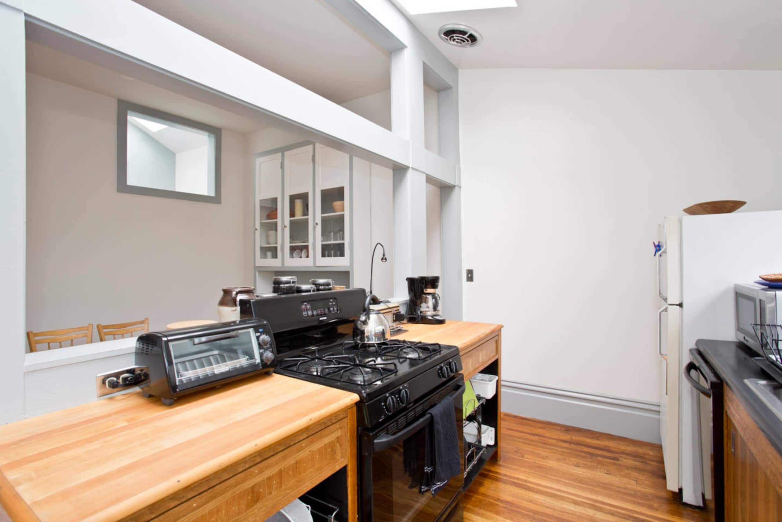 Home in San Francisco · ★4.9 · 2 bedrooms · 3 beds · 1 bath - Image 4