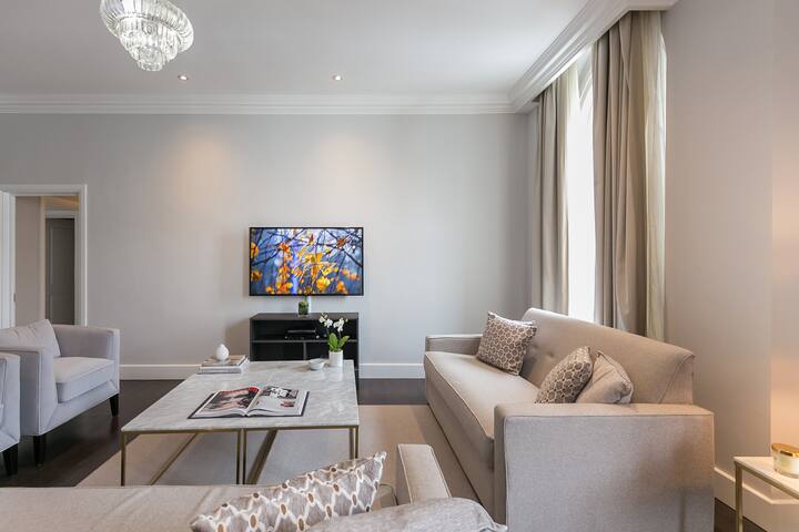 Stylish & Spacious 3bed near Hyde Park with A/C gallery image 2