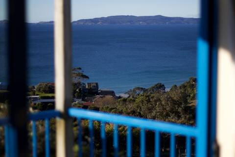 Rawhiti Cottage, stunning views in  secluded haven