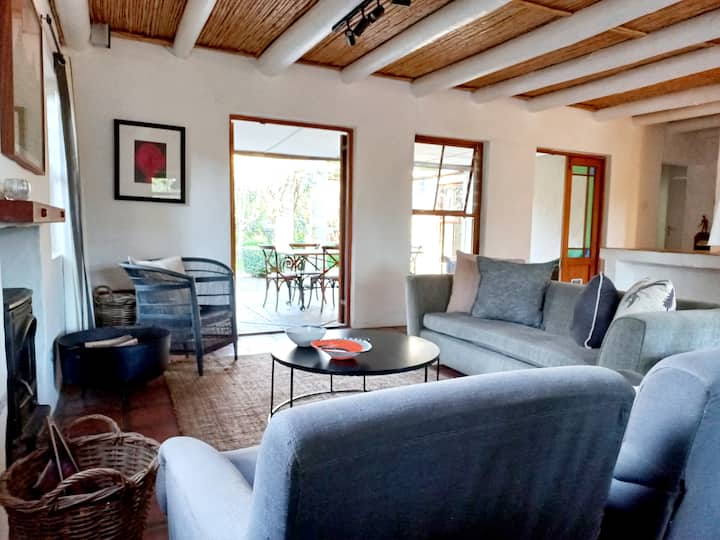 Tranquil Greyton Cottage - 1 King/ 2 Singles - Greyton