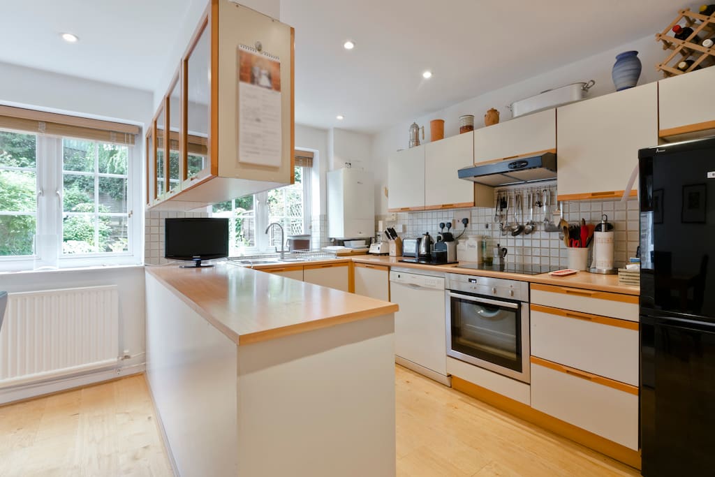 Open plan kitchen/dining room