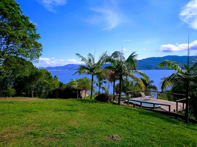 Entire home with 2 bedrooms in Governador Celso Ramos - Pousada Sitio do Ma-Vio -Casa das Nonas c/2quartos