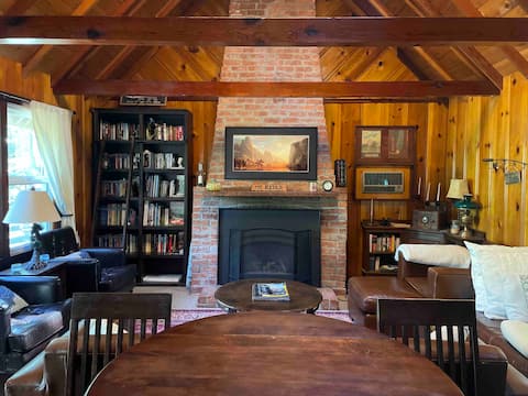 Popular Airbnb listing: Cozy Bear Cabin with Twain Harte Lake membership in Twain Harte