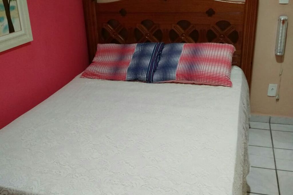 Cama confortável e espaço aconchegante