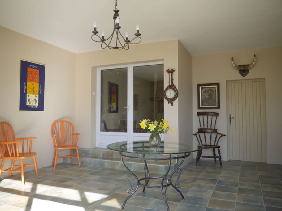 Entrance dining