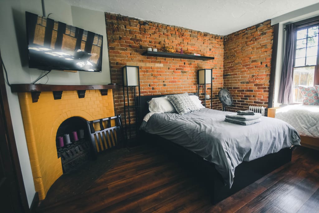 Relax in our queen bed with comfy duvet