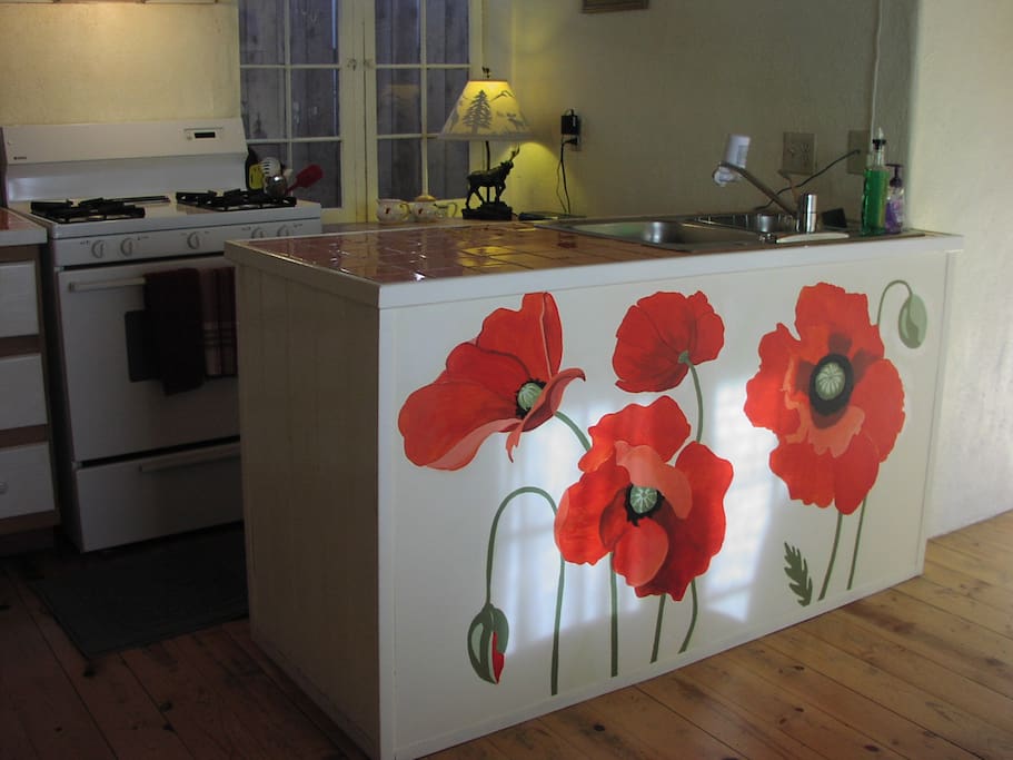 mural of poppies on kitchen counter