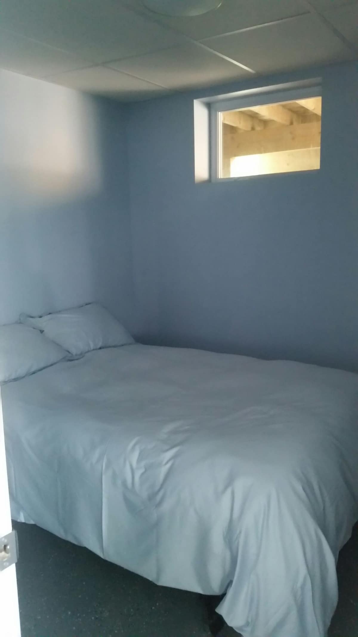 Spavaća soba s bračnim krevetom