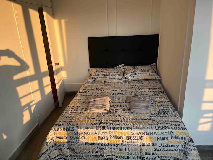 Lit double, loft avec blackout pour obscurcir pendant que vous dormez !.
Closet de bon espace