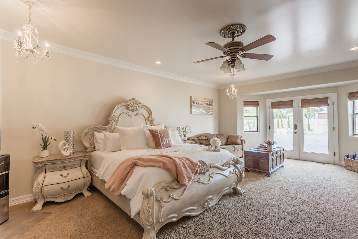 De plek zelf is fantastisch, sterk Frans-château beïnvloed door alle nodige luxe zoals hele bonenkoffie en molen, groot bad, en luxe zacht bed en hoogwaardig beddengoed. -Terah, oktober 2022