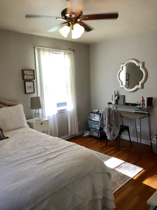 desk area in bedroom