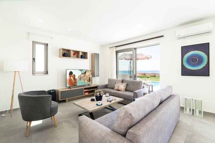 Beachfront Villa w/Private Pool, Kids area and BBQ gallery image 4