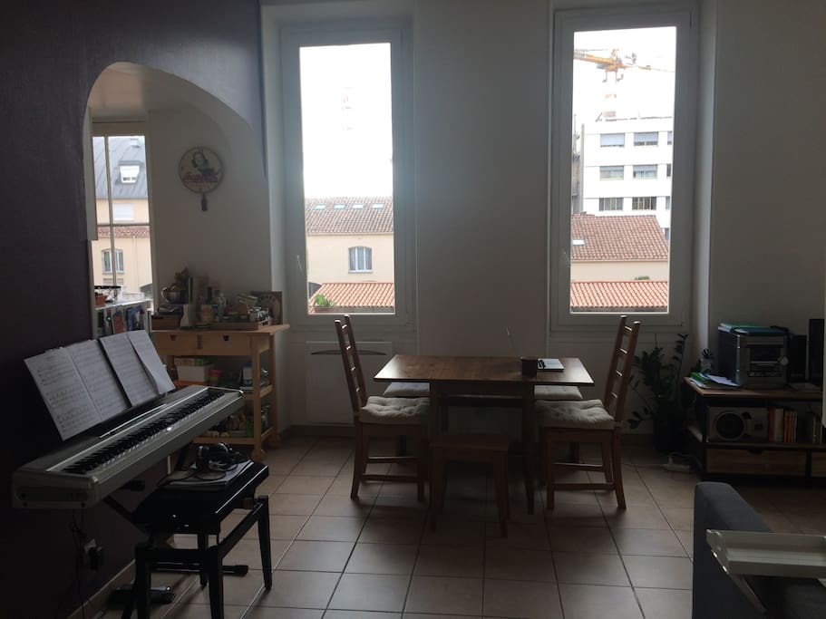 côté salle à manger - pianotage