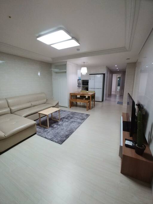 모던하고 편안한 거실에서
가족들과 또는 지인 ㆍ친구들과
웃음꽃을 피우기를 바래요 ^^