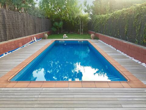 Lovely house with private pool next to the beach!