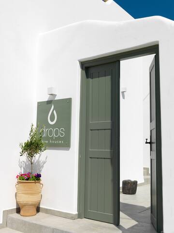 Hyposkafa Cave Houses * 4 Plunge Pools * 6 BDR gallery image 5