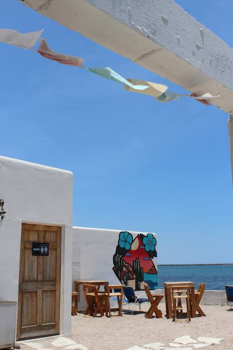 Estancia comunitaria frente al mar
