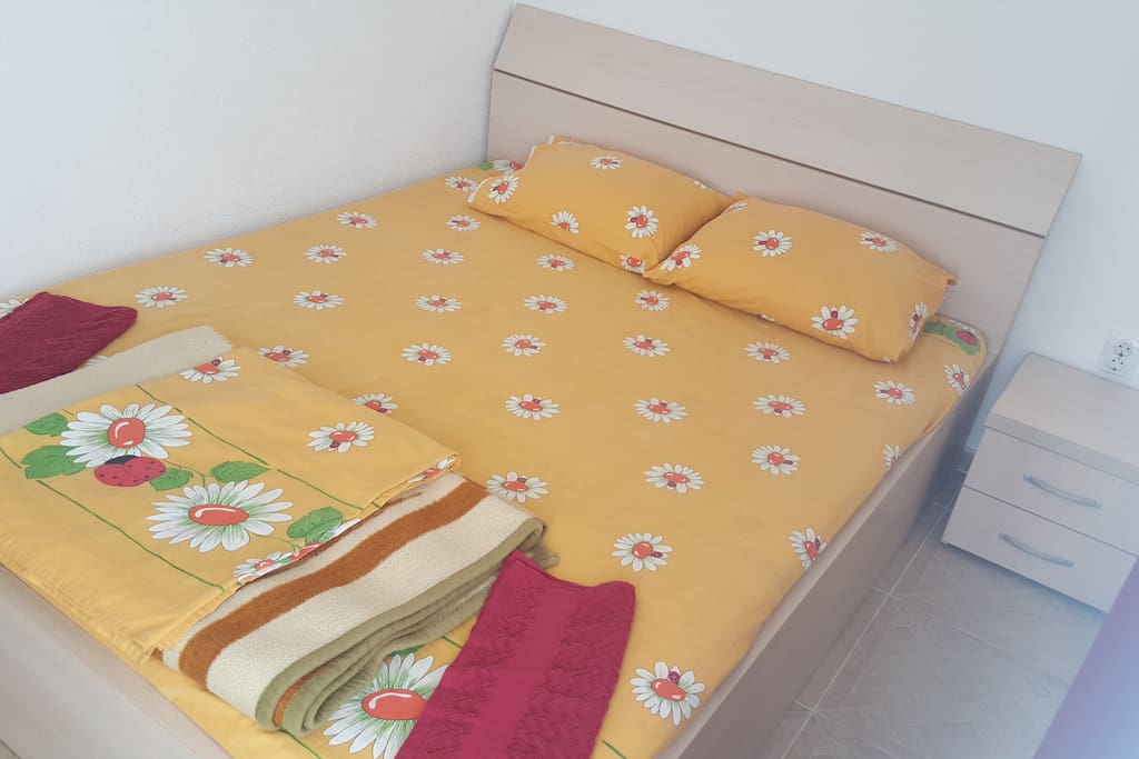 Queen size bed
