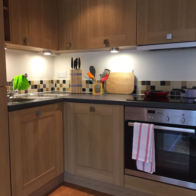 Microwave, fridge/freezer, washing machine.