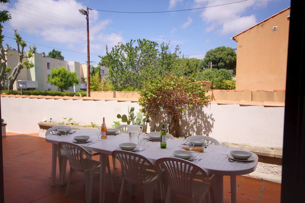 Table extensible jusqu'à 10 places / table can be stretched for 10 people