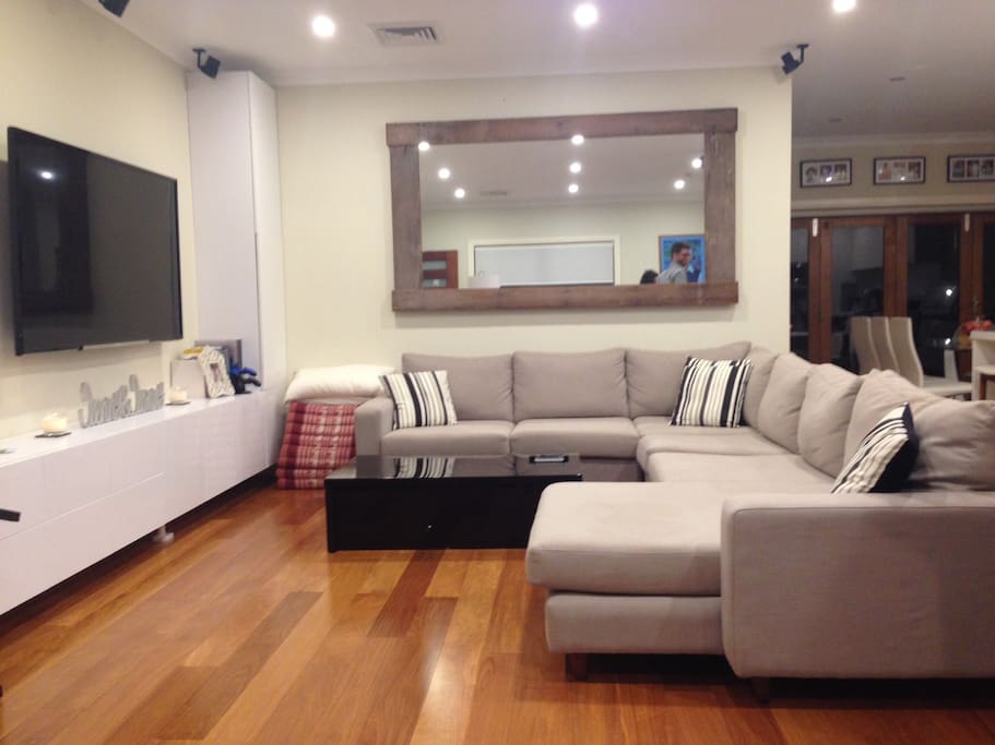 wraparound lounge