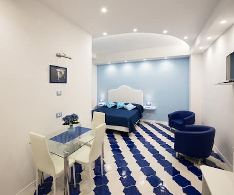Popular Airbnb listing: Marilisa Holidays Amalfi Coast - Camera Ancora in Maiori