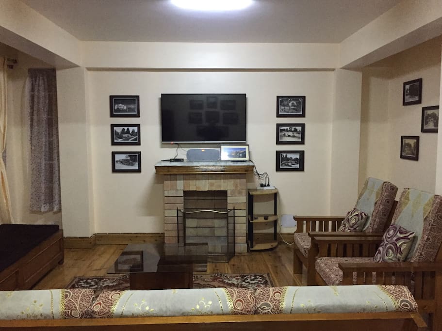 Living room (with cot bed)