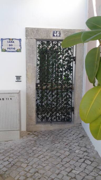 Entrada exterior para a Casa do Pátio