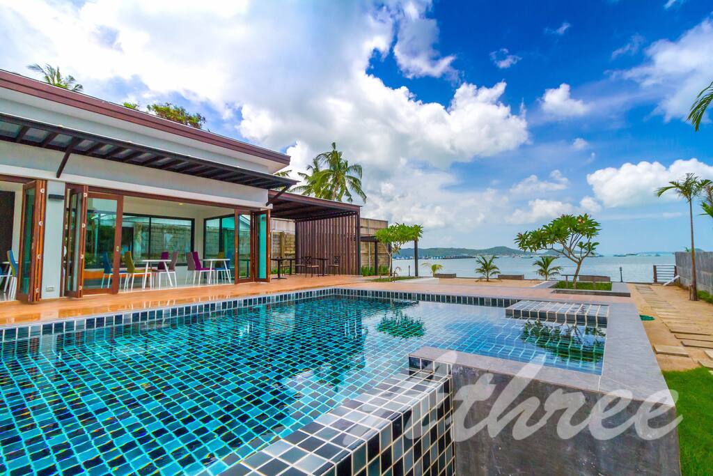 the pool and restaurant